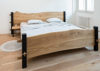 Masivní dřevěná postel DUB & SUGI